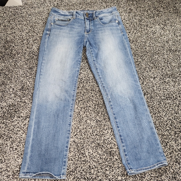 American Eagle Outfitters Denim - american eagle artist crop super‎ stretch Women Size 6 Reg. Lightwash 25" Inseam